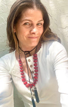 Load image into Gallery viewer, Kiss Necklace
